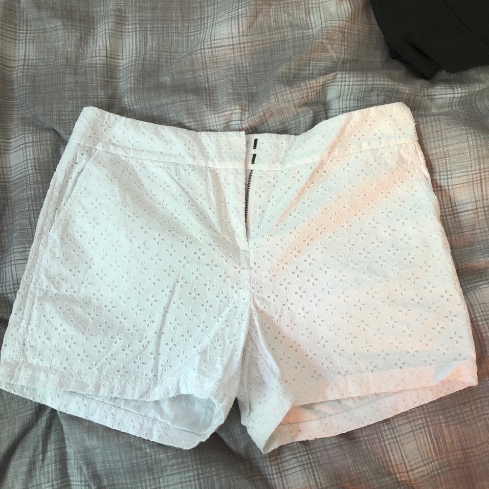 vineyard vines white shorts